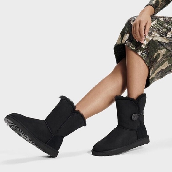 UGG Bailey Button Black Boots size 6 leather sheepskin lining winter cozy - Picture 1 of 16